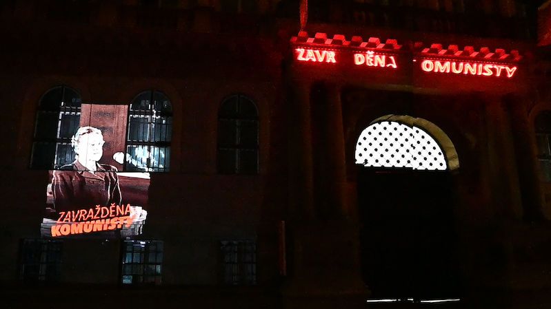 Miladu Horákovou promítali na budovu sídla KSČM v ulici Politických vězňů